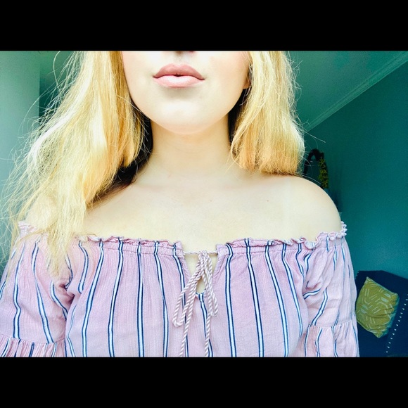 Cute off the shoulder semi-crop top - Picture 4 of 5